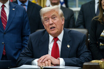 Trump anunță „FIFA PASS”: microbiștii care au bilete la Cupa Mondială pot aplica pentru vize SUA în regim de urgență