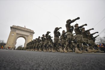 Parada militară de 1 Decembrie. Programul evenimentelor din capitală / Parada s-a încheiat cu un moment special
