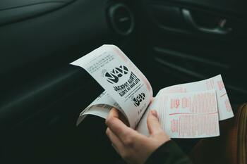 O americancă a câștigat 100.000 de dolari la loterie cu numerele sugerate de ChatGPT