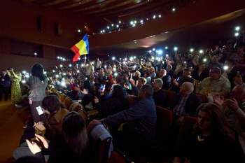 Imagini INEDITE George Simion, discurs în fața a sute de călărășeni după ce curentul a fost întrerupt: „În (…)