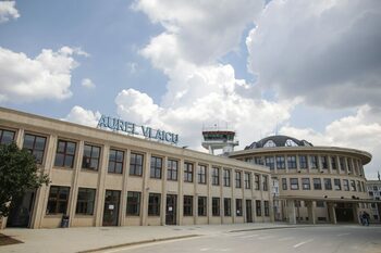 Incident pe aeroportul Băneasa. Flăcări sub o aeronavă Wizz Air UPDATE Reacția companiei