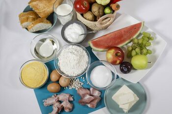 Prețurile la alimentele de bază rămân plafonate până la toamnă – proiect al Guvernului Bolojan