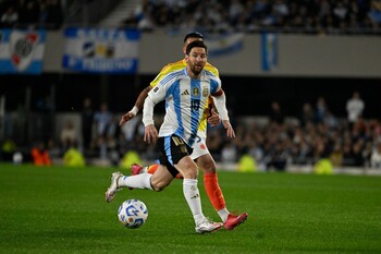 Angola plăteşte 12.000.000 de euro pentru Leo Messi