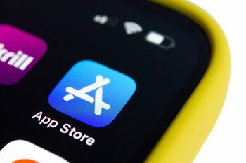 Lovitură pentru Apple în Marea Britanie! Gigantul tehnologic, acuzat de „prețuri excesive și nedrepte”