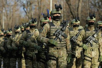 Aproape jumătate dintre români cred că Armata Română n-ar rezista 48 de ore în caz de atac, arată un sondaj Avangarde