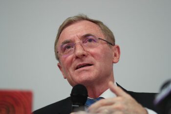 Fostul procuror general Augustin Lazăr spune că dosarele în care era inculpat Ion Iliescu au fost sabotate de voința (…)
