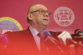 Cei trei judecători plecați de la CCR își vor prima de 35.000 de euro. Tanczos Barna spune că va fi nevoie de o (…)