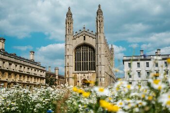 Universitatea Cambridge organizează cursuri de limba română
