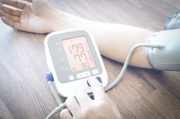 Când e cel mai indicat să îți măsori tensiunea arterială. Ora greșită poate da valori false