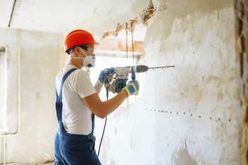 Ce spune legea despre lucrările în apartamente: când trebuie să anunți vecinii și asociația de proprietari