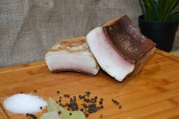 Când pui slănina în sare și cât o lași, în funcție de grosime. Regula pe care puțini o știu