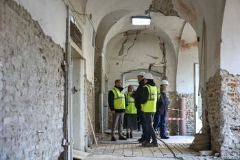 Castelul Huniade, închis publicului timp de 18 ani, va fi total reabilitat în 2028. Descoperiri medievale (…)