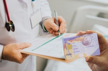 Cine este scutit de plata CASS la final de 2025: lista oficială a românilor care nu mai scot bani din buzunar