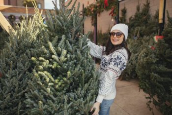 Cât costă un brad de Crăciun în decembrie 2025. Ce prețuri cer comercianții din București pe modelele din Danemarca