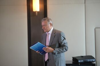 Ce bani i-a dat UEFA lui Mircea Sandu. Suma e uriașă