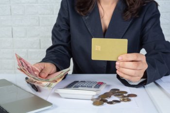 Ce se întâmplă cu creditele românilor legate de IRCC de la 1 ianuarie 2026. Cât vor plăti prima rată