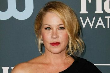 Christina Applegate, internată în spital din cauza unei infecții grave la ambii rinichi