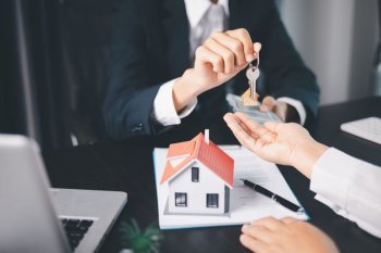 Cine plătește pentru daune: proprietarul sau chiriașul? Ce prevede legea clar