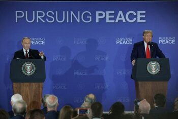 Putin schimbă tipicul conferințelor și începe cu un monolog despre „securizarea” Ucrainei. Trump: „Nu am semnat (…)