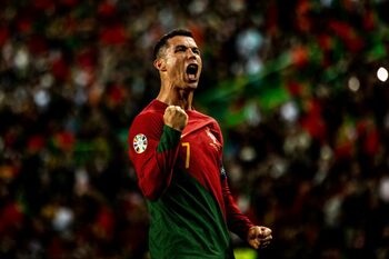 Cristiano Ronaldo este primul fotbalist din istorie care ajunge miliardar