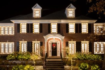 Cum arată casa din filmul „Singur acasă” acum: schimbările făcute de proprietarii celebrei clădiri