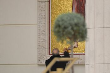 Cum l-a putut numi Gigi Becali pe Patriarhul Daniel, omul care i-a dat interzis să cânte în biserică, după sfințirea (…)