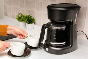 Cum se curăță corect aparatul de cafea. Secretul unei cești perfecte