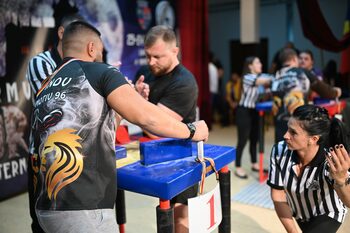 Peste 140 de sportivi la Dracula Armwrestling International Cup! 2025 s-a încheiat cu succes!