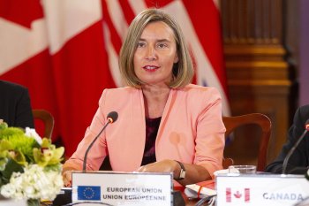 Fosta şefă a diplomaţiei UE, Federica Mogherini, reținută într-un dosar privind o posibilă fraudă cu fonduri (…)