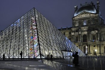 Dezastru la Muzeul Luvru: o inundație a distrus 400 de opere din departamentul de antichități egiptene