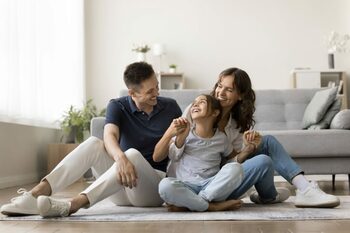 Dificultățile financiare ale părinților pot afecta abilitățile sociale ale copiilor, arată un nou studiu