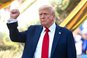 Donald Trump chiar n-a avut nicio limită a bunului simț! Și-a luat singur o medalie de câștigător al Campionatului (…)
