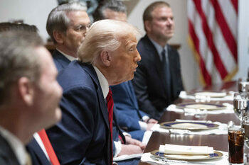 Trump anunță încetarea negocierilor comerciale cu Canada. SUA și UE, aproape de un acord?