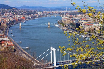 Comerțul fluvial pe Dunăre, afectat temporar de secetă. Navele nu mai pot trece pline prin Ungaria