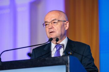 Emil Boc, sfaturi pentru românii care vor să scape de caniculă cu o sticlă de bere. Primarul demontează un mit (…)