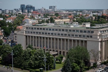 Sindicaliștii din aparatul de lucru al Guvernului se opun plafonării sporului pentru condiții periculoase și (…)