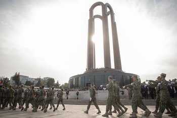Ceremonii militare şi religioase de Ziua Armatei României în principalele garnizoane din ţară, dar şi în bazele (…)