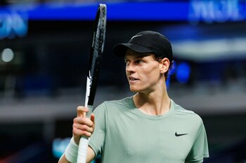 Jannik Sinner a împlinit sâmbătă 24 de ani şi a primit un cadou-surpriză de la adversarul său din semifinalele de la (…)