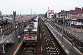 Locomotivele electrice ale CFR Călători nu vor mai putea circula pe rețeaua feroviară, din cauza datoriilor