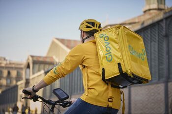 Ce comandă românii pe Glovo, serviciul a ajuns în peste 60 de orașe