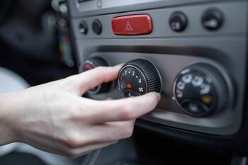 Greșeala care îți poate distruge motorul vara. Ce nu trebuie să faci niciodată când pornești aerul condiționat