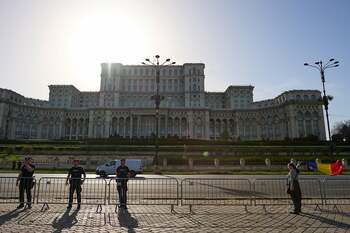 Marş de protest în jurul Parlamentului: Apel la ”unitate sindicală pentru acţiuni comune împotriva politicilor (…)