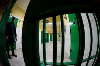 Fost avocat, 23 de ani cu executare pentru crimă. S-a ascuns în boxa blocului