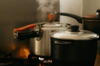 Cum a schimbat o simplă oală sub presiune cursul istoriei: invenția care a pus lumea în mișcare (P)