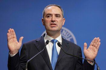 Ministrul Finanţelor crede că salariul minim nu trebuie mărit, cel puţin „nu în acest moment”: Pe un fond de scădere (…)