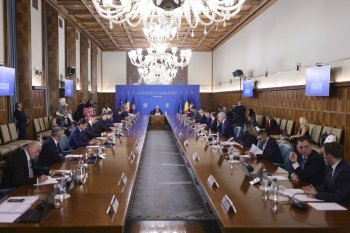 Bolojan anunță că săptămâna viitoare se va lua o decizie în privinţa salariului minim