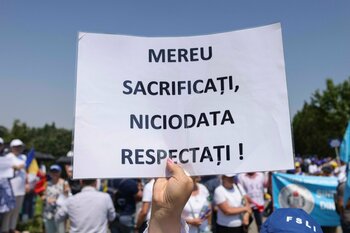 Nou protest în Piaţa Victoriei faţă de măsurile fiscale / Sunt acuzate că ”afectează grav capacitatea de (…)