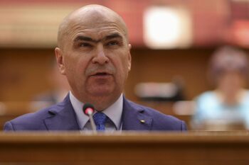 Bolojan, despre găurile negre din sistemul public: Dacă nu tăiem risipa, riscăm un scenariu de tip Grecia