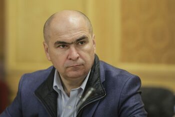 Premierul Bolojan, despre abuzurile de la stat: „Am tolerat o clientelă de lipitori”. Contracte blindate, sporuri (…)