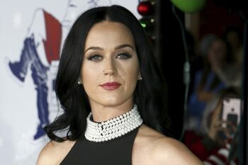 Katy Perry s-ar iubi cu unul dintre cei mai importanţi politicieni ai lumii. Cei doi au fost surprinşi la o (…)